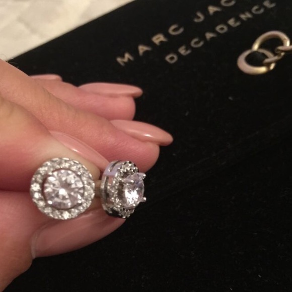 18k silver stud earrings - Picture 2 of 7